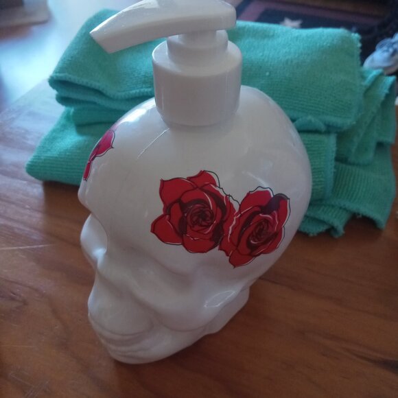 Rose Skeleton with Soap Body Wash (set of 2) - Picture 2 of 3